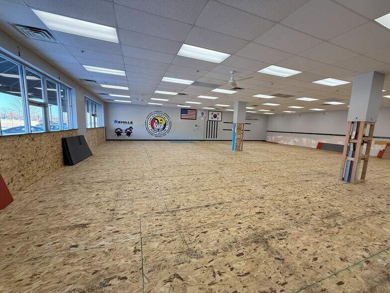 More Photos Of 1023-1049 Main St, Dundee Unknown For Lease