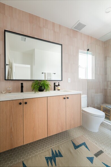 More Photos Of 2016-2022 N Vista del Mar Ave, Los Angeles Apartments For Sale