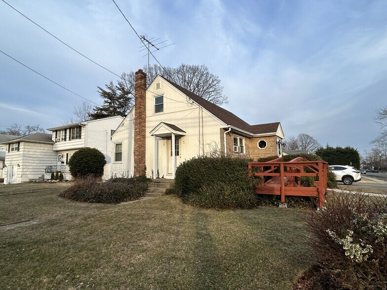 More Photos Of 1173 Bellmore Rd, North Bellmore Office For Sale