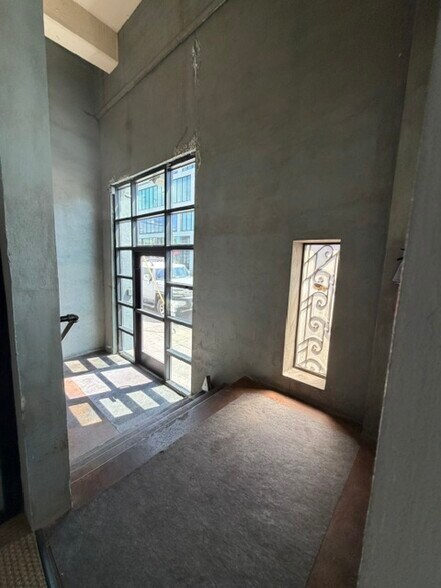 More Photos Of 437 SE Martin Luther King Jr Blvd, Portland Light Manufacturing For Lease