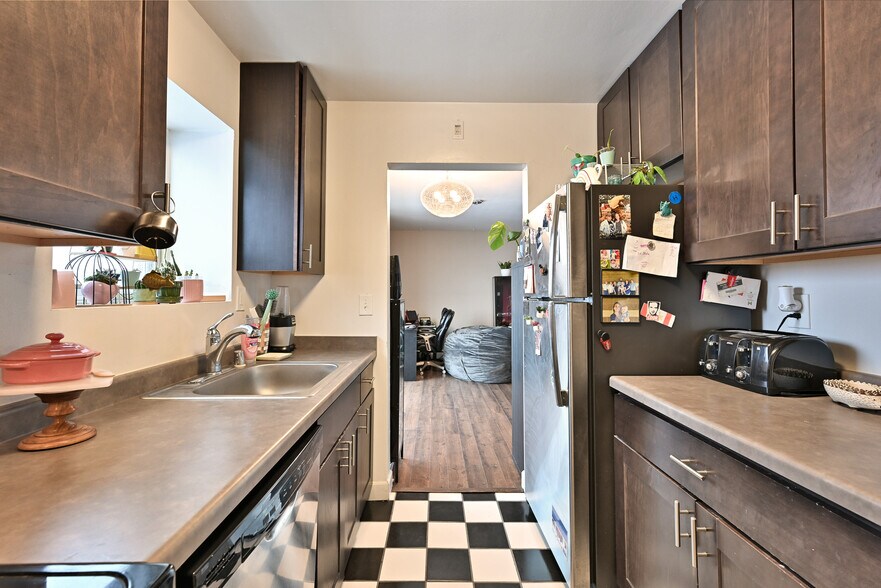 More Photos Of 1321 N Franklin Pl, Milwaukee Apartments For Sale