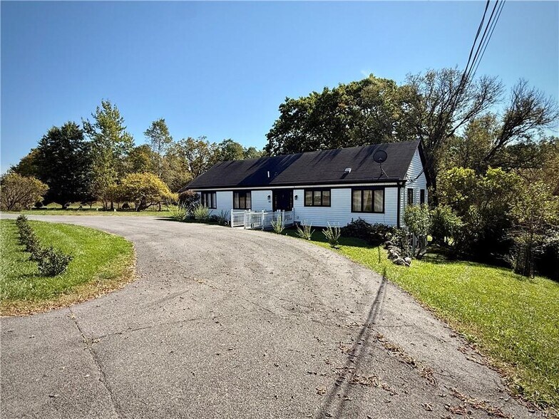 Primary Photo Of 163 Ridge Rd, Lansing Apartments For Sale