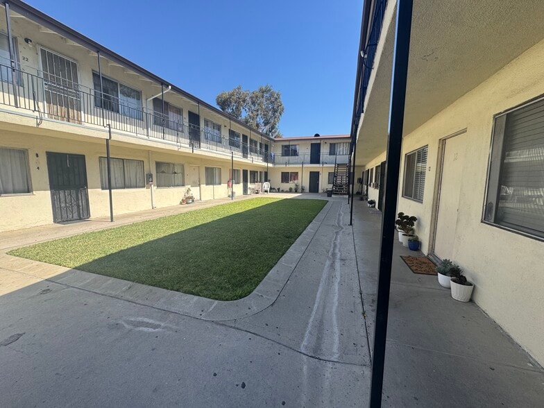 More Photos Of 12424 Atlantic Ave, Lynwood Apartments For Sale