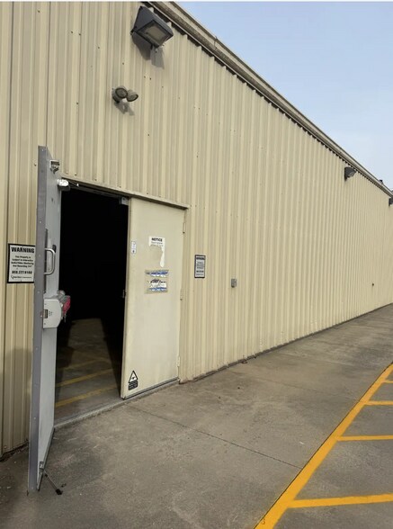 More Photos Of 8715 3rd Street Rd, Louisville Freestanding For Lease