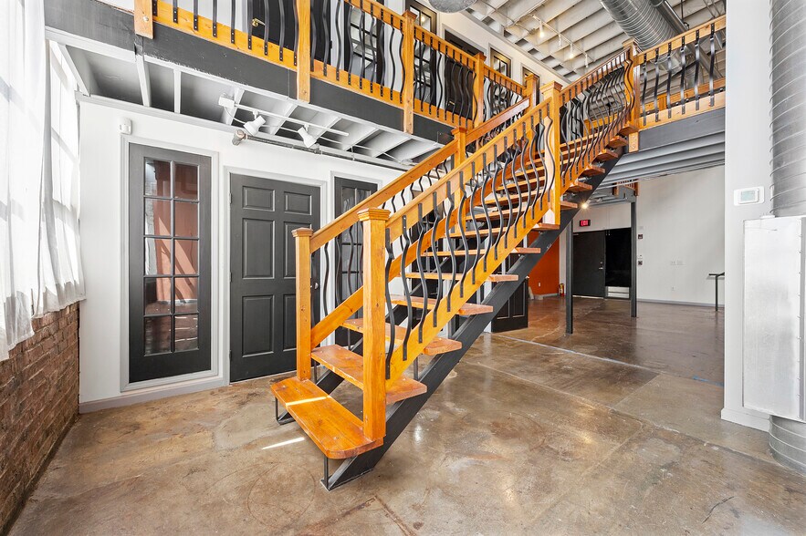 More Photos Of 949 W Marietta St NW, Atlanta Office For Sale