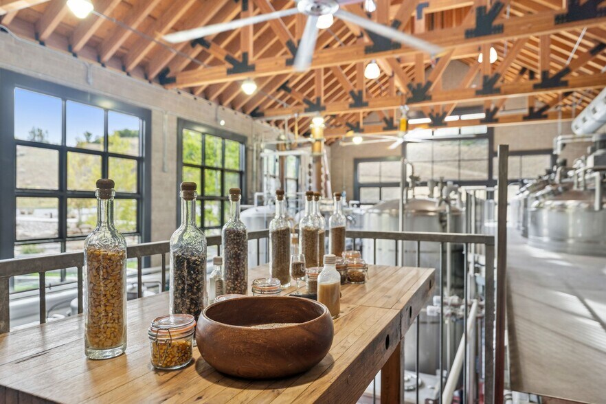 More Photos Of 27649 Old Lincoln Highway, Wanship Freestanding For Sale