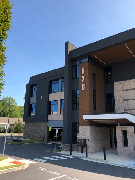 More Photos Of 620 Cherokee St, Marietta Medical For Lease