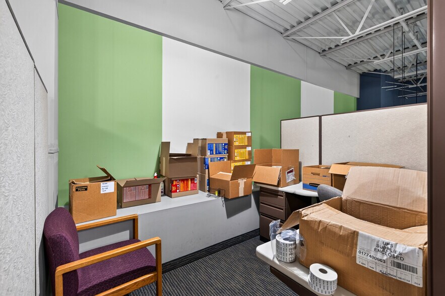 More Photos Of 521-563 Phalen Blvd, Saint Paul Coworking Space
