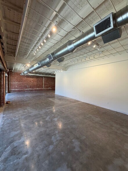 More Photos Of 1207 S Lewis Ave, Tulsa Warehouse For Lease
