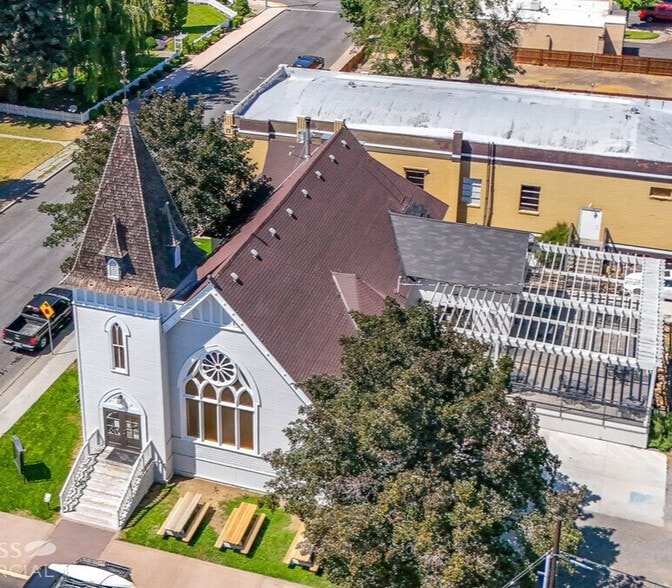 Primary Photo Of 641 SW Cascade Ave, Redmond Restaurant For Sale