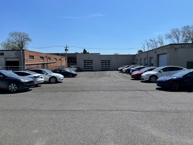 More Photos Of 52 Commerce St, Springfield Flex For Lease