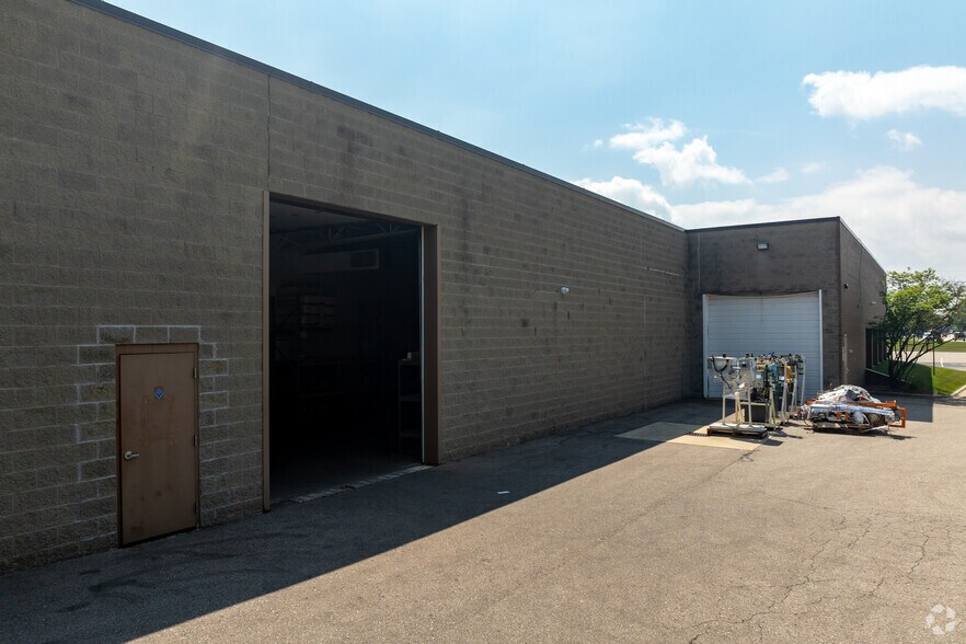More Photos Of 41155 Technology Park Dr, Sterling Heights Industrial For Lease