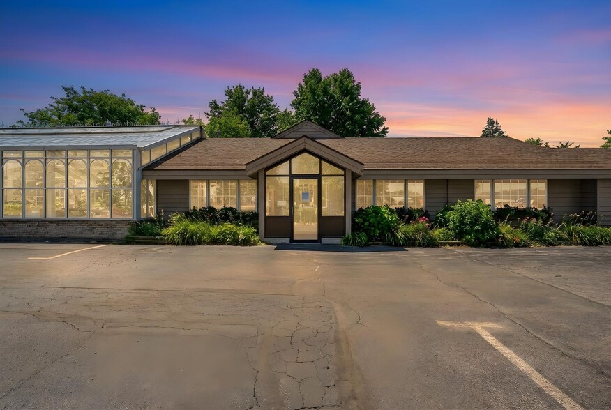 More Photos Of 1126 E State St, Sycamore Storefront Retail Residential For Sale