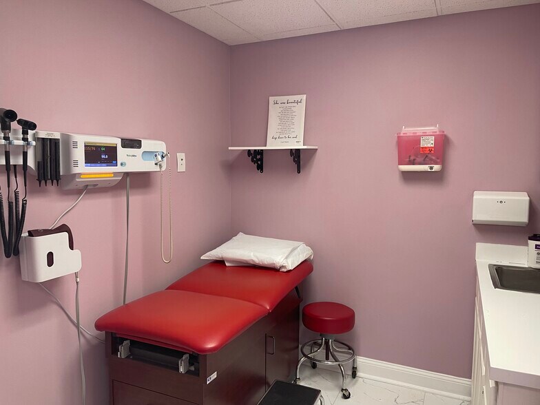 More Photos Of 11340 Pembrooke Sq, Waldorf Medical For Lease