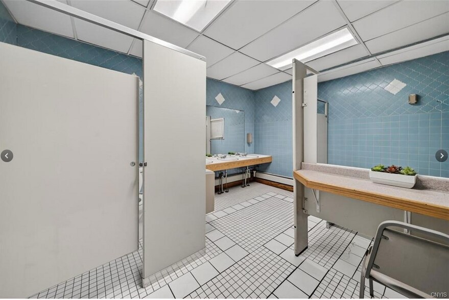 More Photos Of 7 E River Rd, Central Square Restaurant For Sale