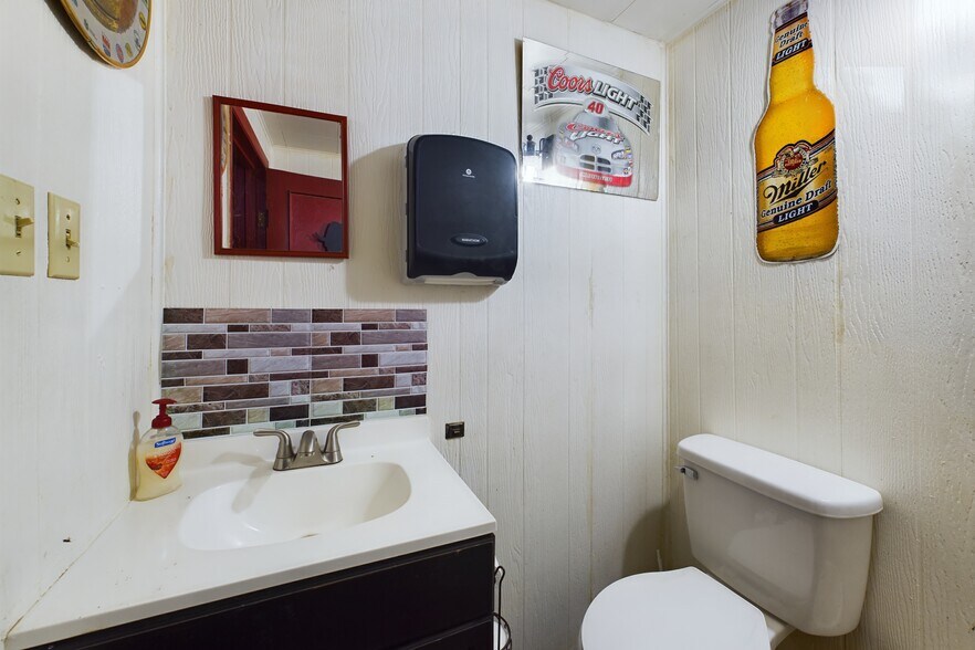 More Photos Of 213and 233 Main st, Roy Restaurant For Sale