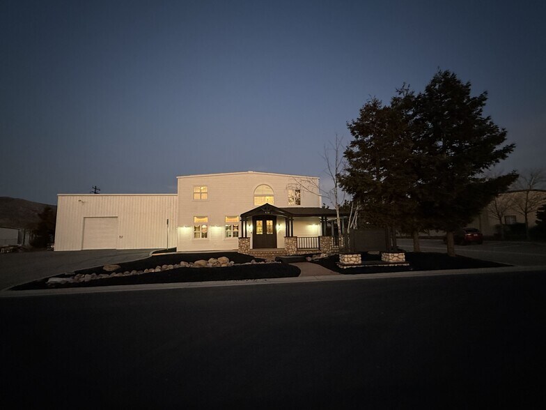 Primary Photo Of 428 N Curry St, Tehachapi Light Manufacturing For Sale