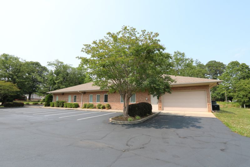 More Photos Of 209 Burgess St, Greer Office For Sale