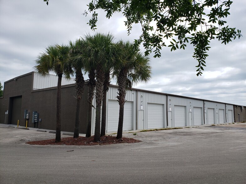 More Photos Of 4415-4429 77th St, Vero Beach Warehouse For Lease