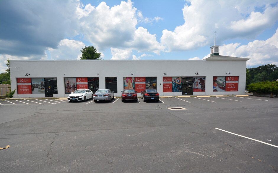 More Photos Of 950-960 High Ridge Rd, Stamford Storefront For Lease