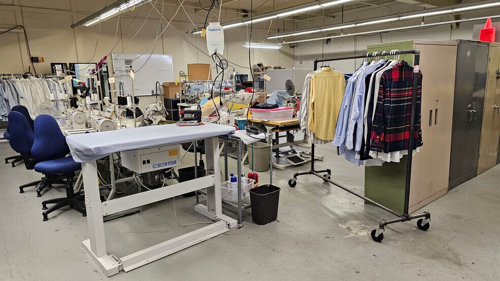 More Photos Of 120 S Church Ave, Garland Manufacturing For Lease