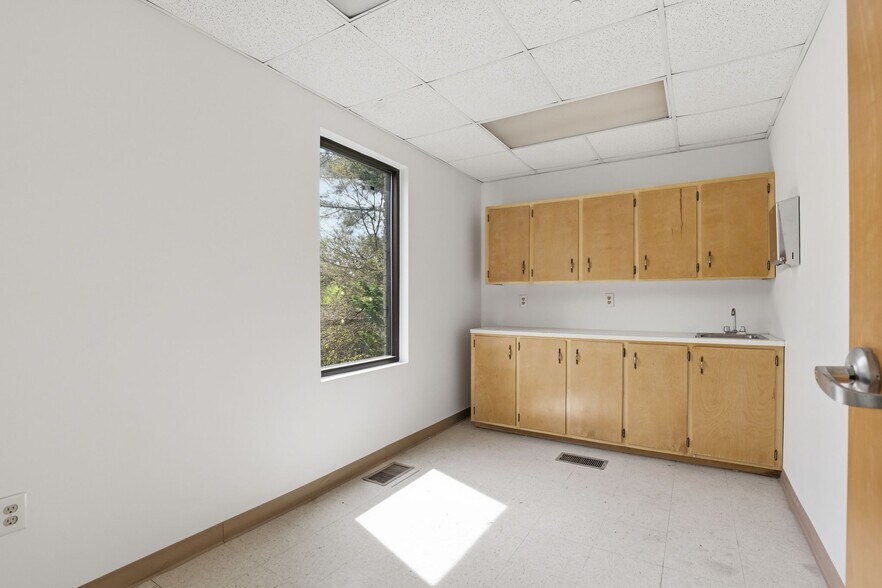 More Photos Of 744 Hartness Rd, Statesville Medical For Sale