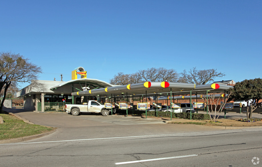 Primary Photo Of 1425 N Loop 12, Irving Auto Dealership For Lease