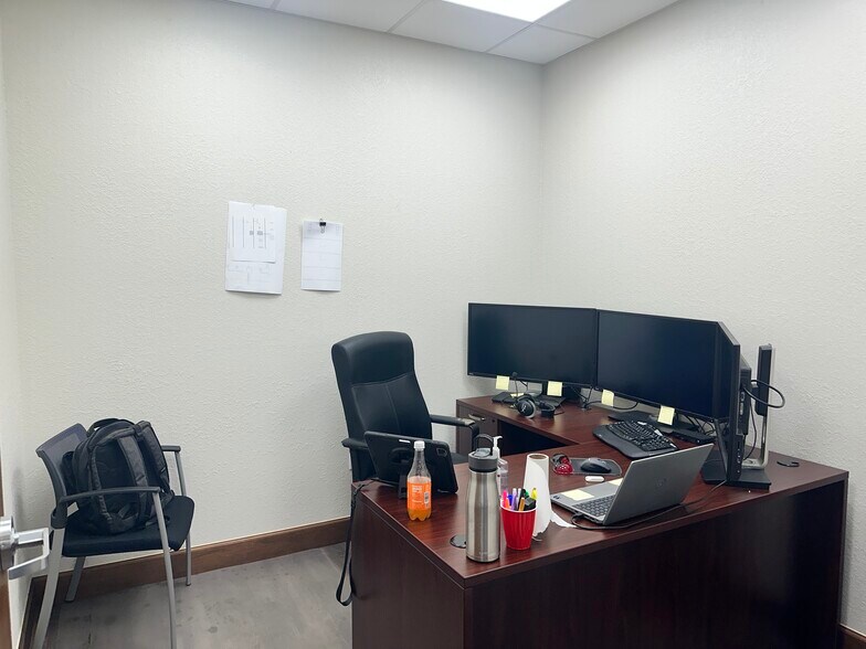 More Photos Of 1645 NW 33rd St, Pompano Beach Contractor Storage Yard For Lease