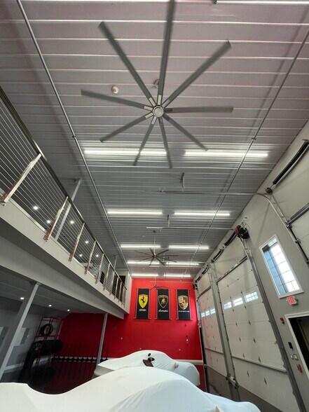 More Photos Of 2220 Ferry Rd, Naperville Showroom For Sale