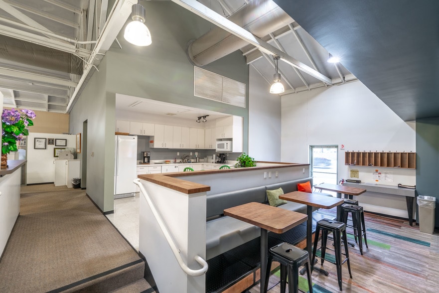 More Photos Of 1931 Newport Blvd, Costa Mesa Office For Lease
