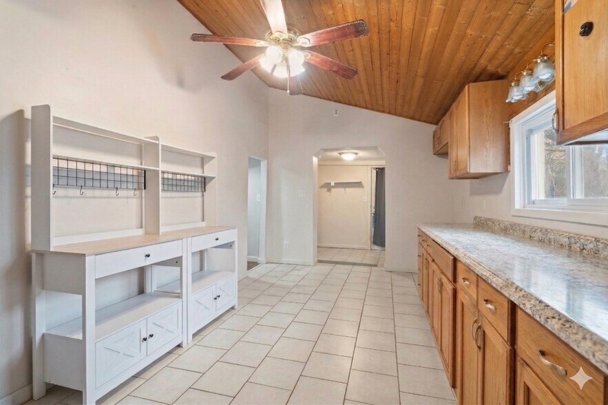 More Photos Of 16708 Frederick Rd, Mount Airy General Retail For Sale