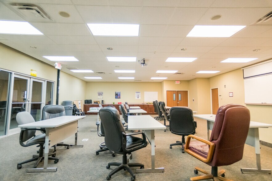 More Photos Of 374 Westdale Ave, Westerville Research And Development For Sale