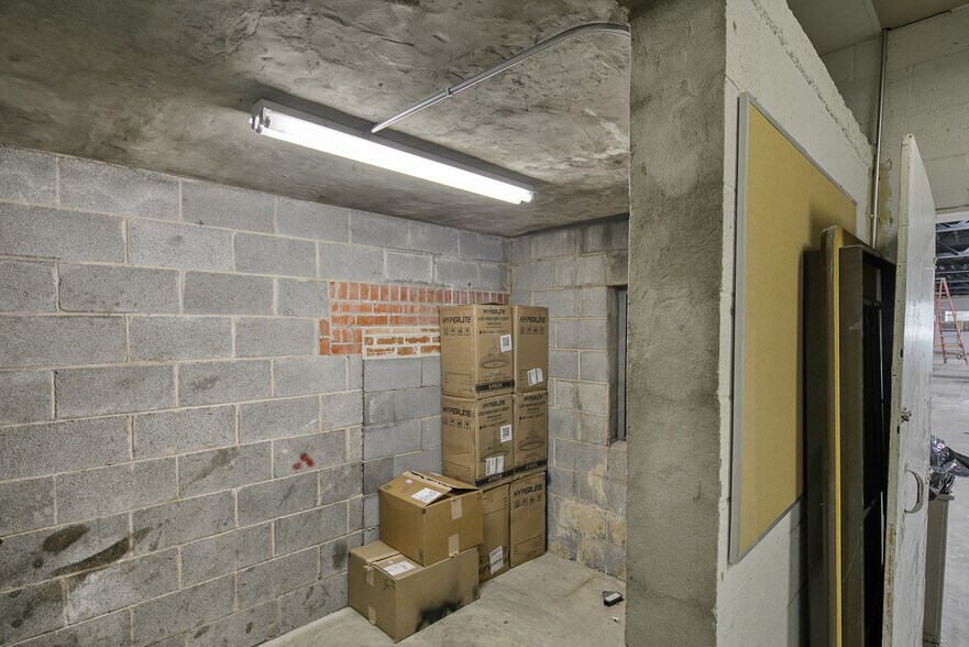 More Photos Of 301 Robeson St, Fayetteville Freestanding For Lease