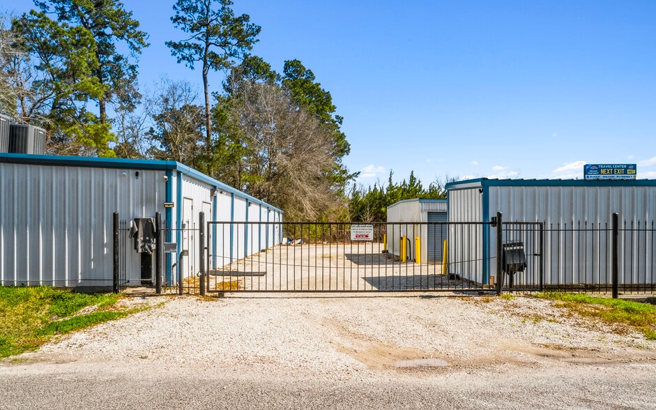 More Photos Of 405 North St, Vidor Self Storage For Sale