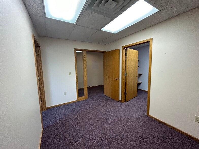 More Photos Of 1820 Post Rd, Plover Storefront Retail Office For Lease
