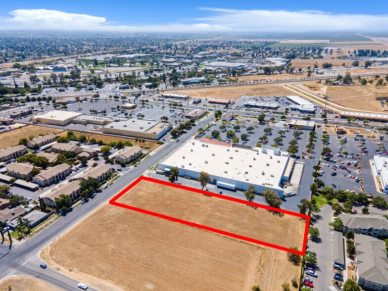 More Photos Of NEC Country Club Dr & Sherwood Ave, Madera Land For Sale