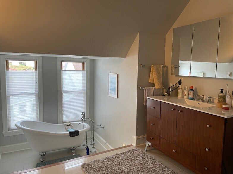 More Photos Of 301 Meyers Ave, Meyersdale Hotel For Sale