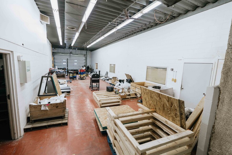 More Photos Of 2565 16th Ave, Columbus Light Manufacturing For Sale