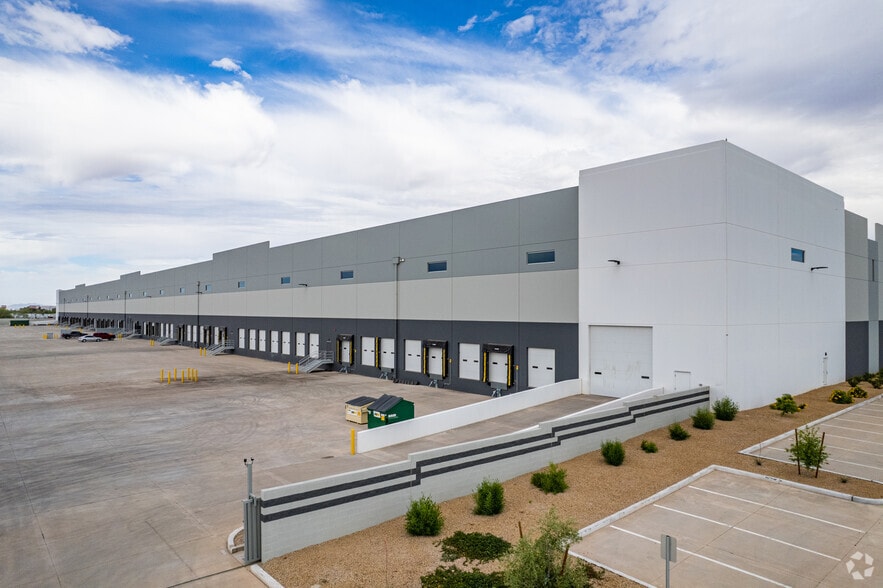 More Photos Of 9400 W Latham St, Tolleson Warehouse For Lease