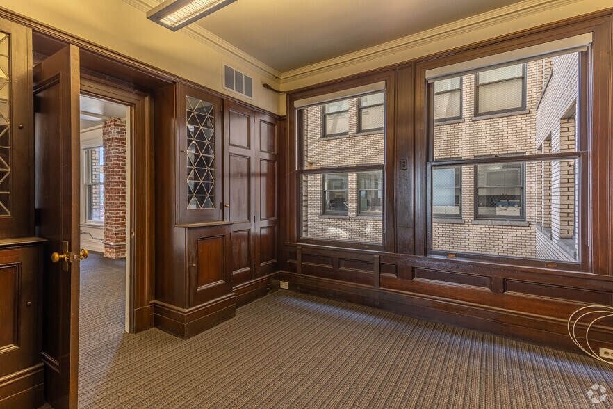 More Photos Of 319 SW Washington St, Portland Office For Sale