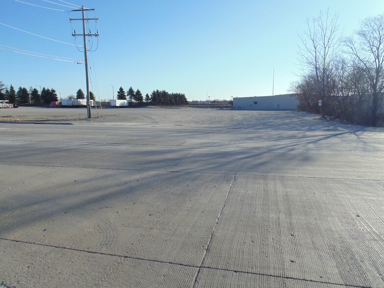 More Photos Of 3845 S 27th St, Franksville Service For Lease