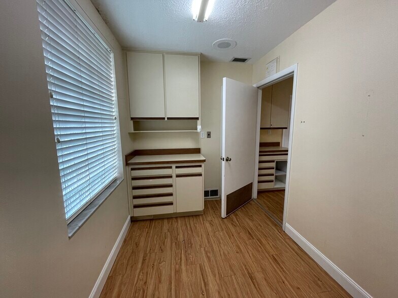 More Photos Of 633 N Bay St, Eustis Office Residential For Sale