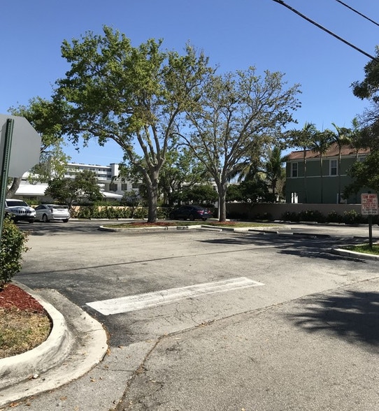 More Photos Of 2801-2811 E Oakland Park Blvd, Fort Lauderdale Storefront For Lease