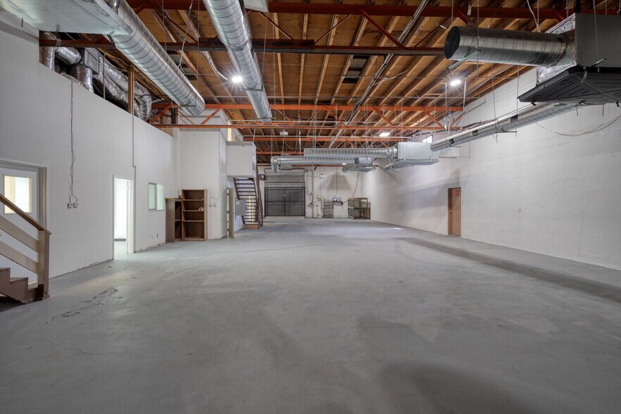 More Photos Of 320 Kentucky St, Bakersfield Manufacturing For Sale