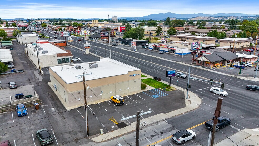 More Photos Of 5903 N Division St, Spokane Storefront For Sale