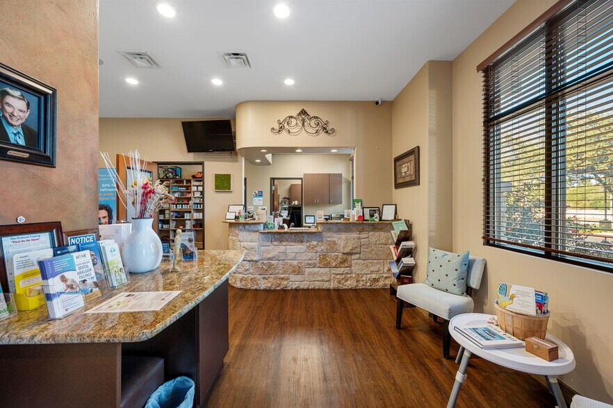 More Photos Of 7215 Wyoming Springs Dr, Round Rock Medical For Lease