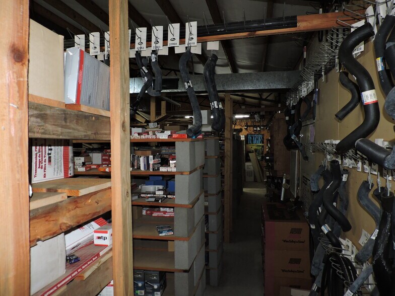 More Photos Of 130 Academy Dr, Greenville Auto Repair For Sale