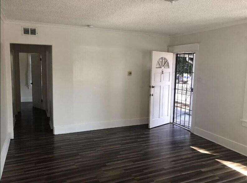 More Photos Of 10875 Venice Blvd, Los Angeles Storefront Retail Residential For Sale