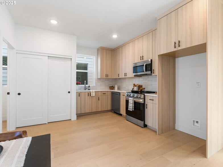 More Photos Of 4328 Going st, Portland Multifamily For Sale