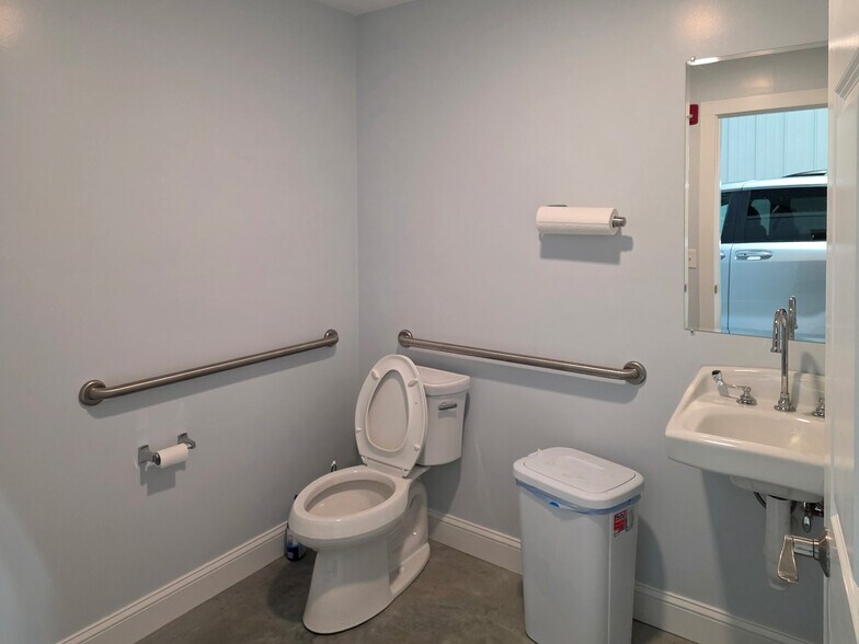 More Photos Of 1332 Main St, Osterville Industrial For Lease
